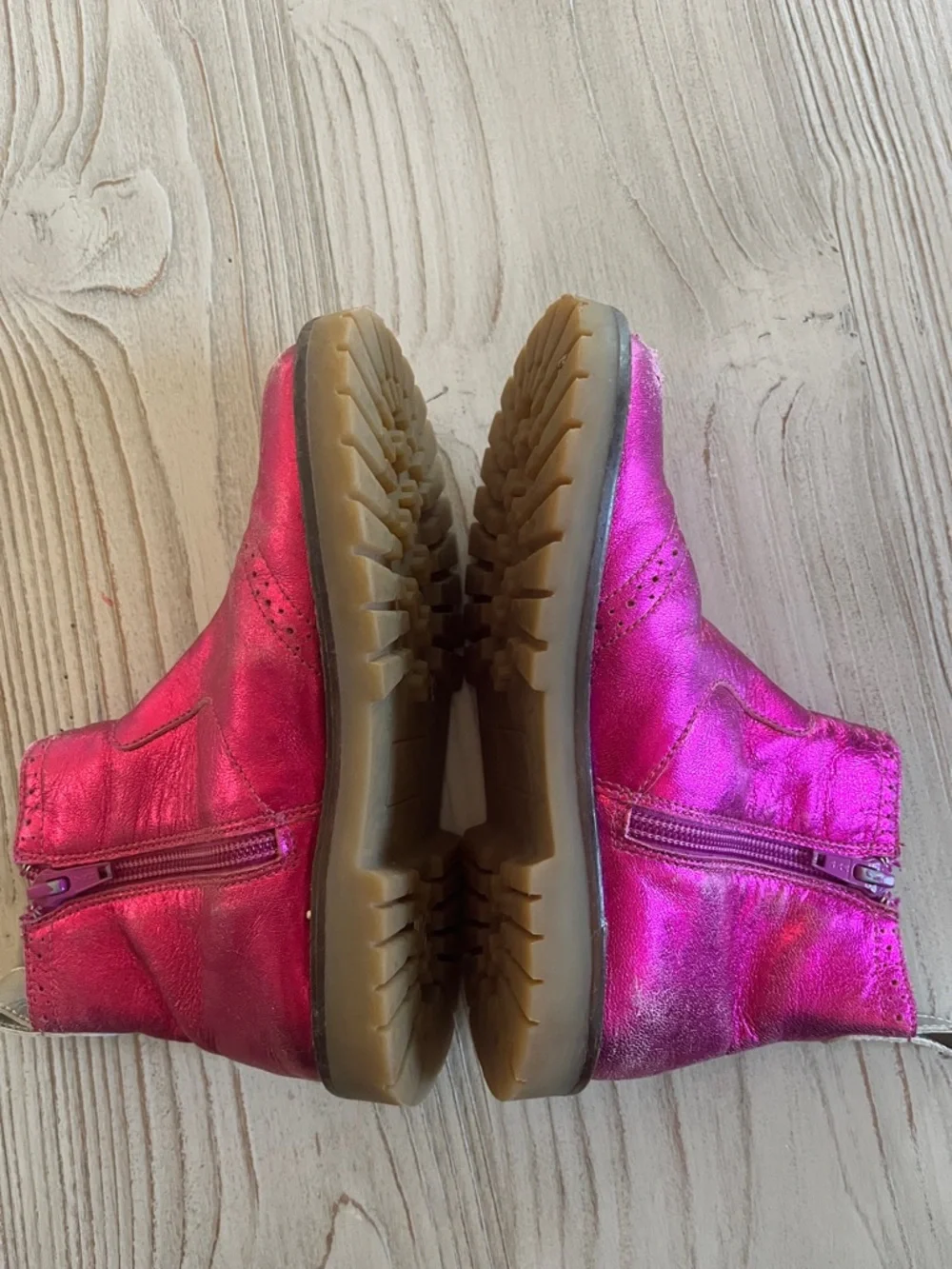 Mini Boden leather chealsea Metallic Pink Ankle Boots size 11.5 or EU 29